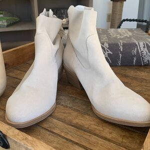 Joke suede ankle boots, 8 1/2 braided zip up back .